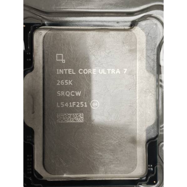 Procesor Intel Arrow Lake Core Ultra 7 265K, 3.9Ghz pana la 5.5Ghz, 30MB Cache Smart, LGA1851, SRQD4, AT8076806412, Tray